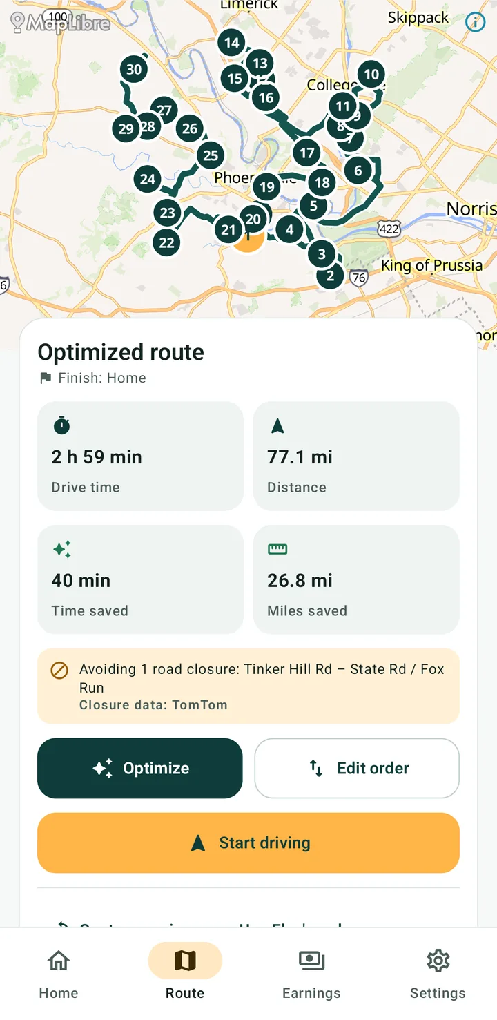 Flexpatch affiche sur une carte un itinéraire optimisé de 30 arrêts qui se termine à la maison : 2 h 59 min de route, avec 40 minutes et 26,8 milles économisés